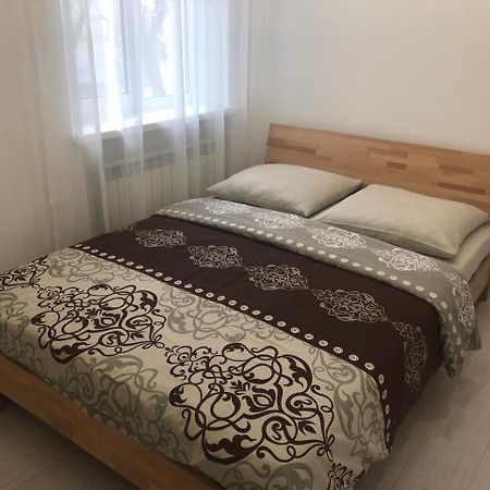 Gil Apartments, 38 Prospect Svobody Uzhhorod Bagian luar foto