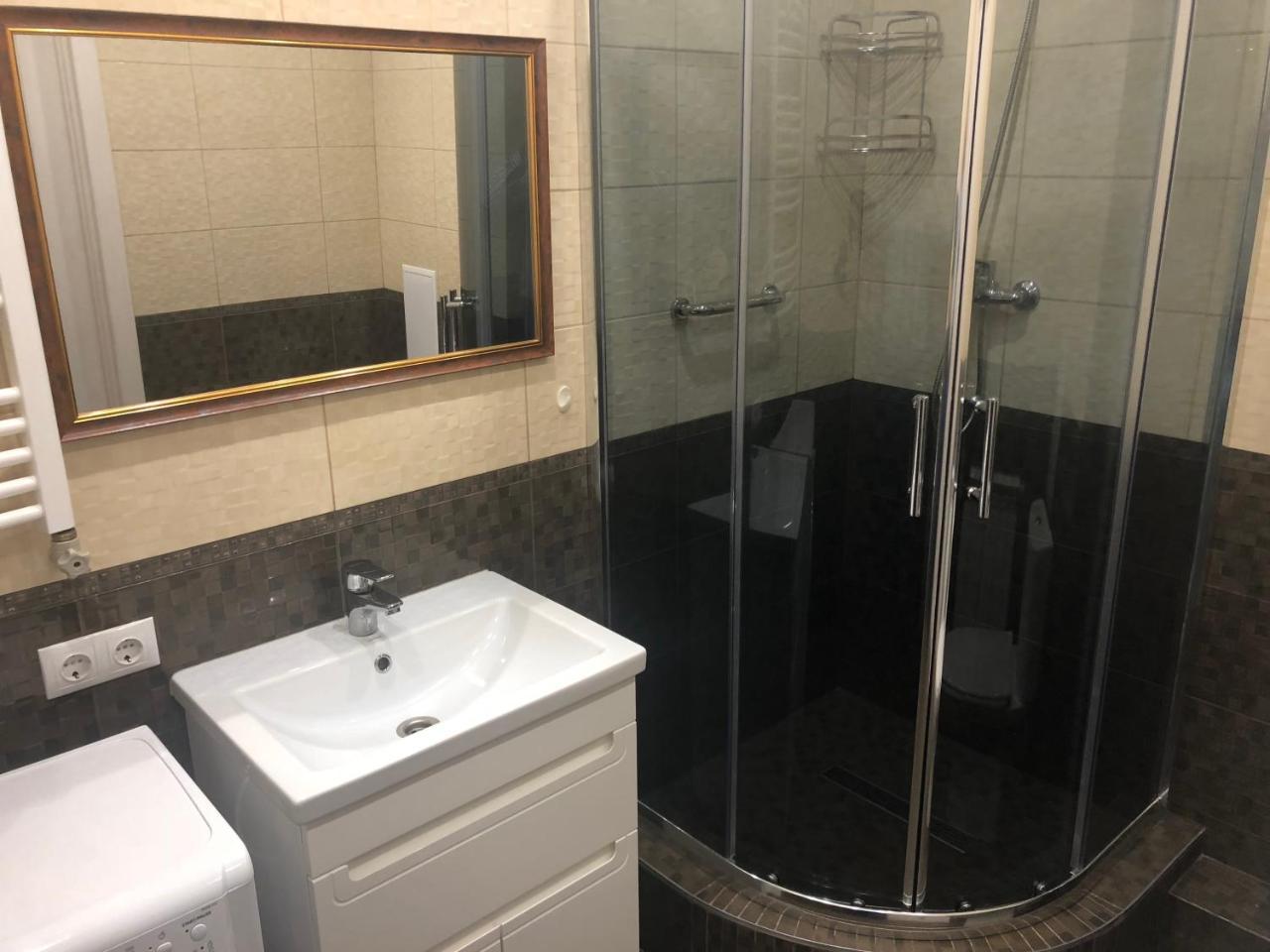 Gil Apartments, 38 Prospect Svobody Uzhhorod Bagian luar foto